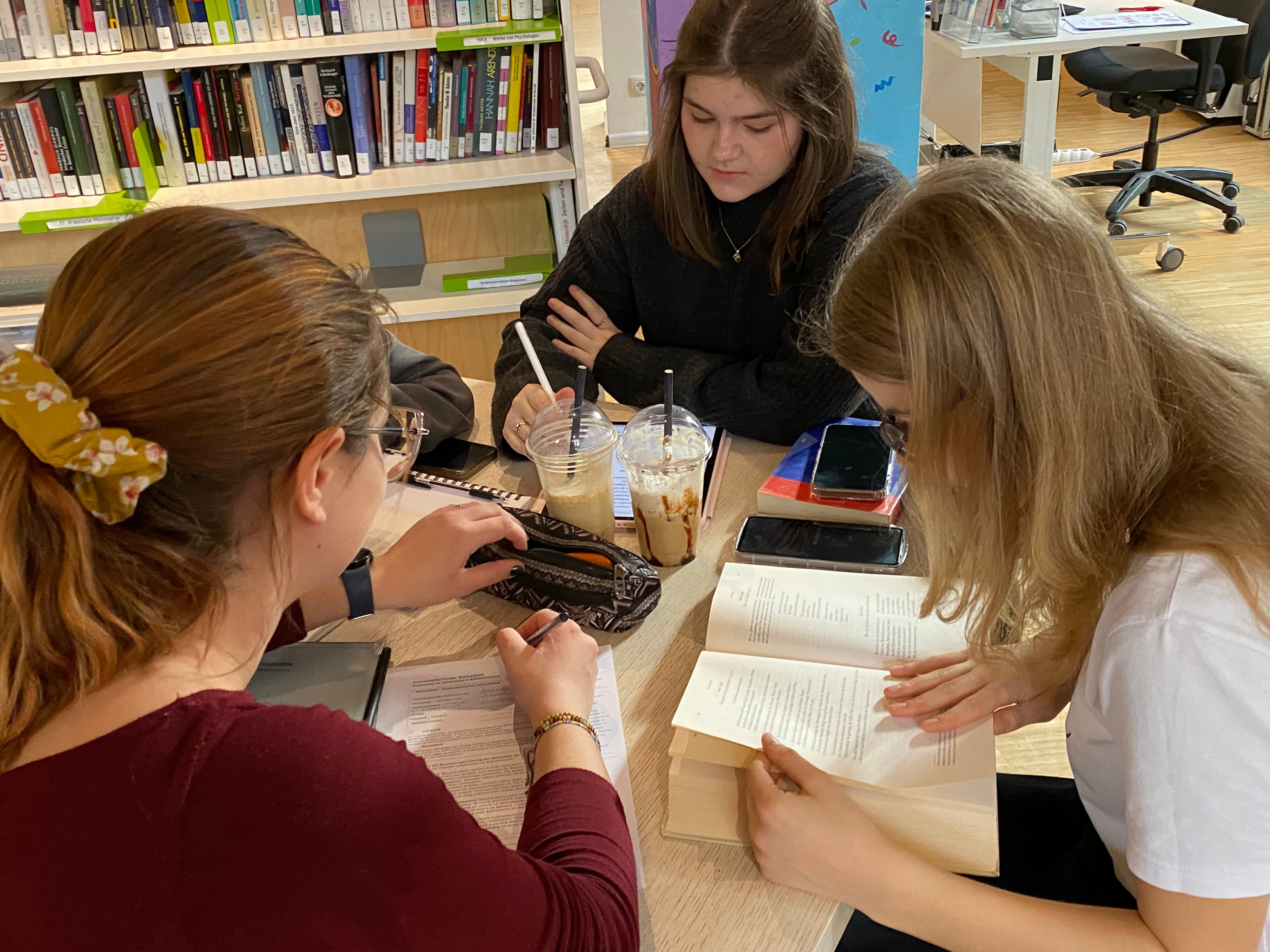 Deutschunterricht am Goethe-Institut: Expressionismus mit der Klasse 11E Bild 6