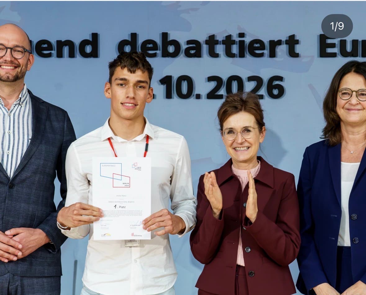 Großer Erfolg für Andrey Manon aus der 12d bei „Jugend debattiert Europa“
