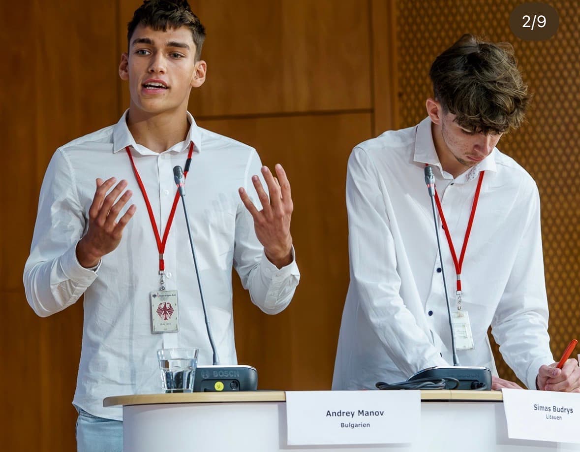 Großer Erfolg für Andrey Manon aus der 12d bei „Jugend debattiert Europa“ Bild 2